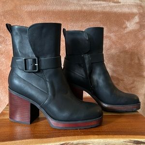 Korks Black boot.